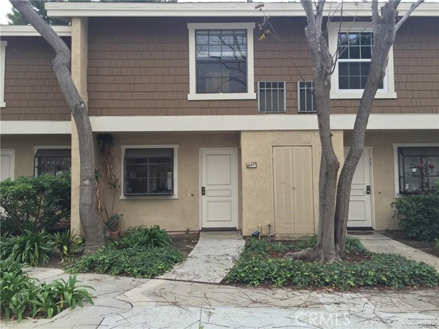 227 Pineview Irvine, California A well-maintained 2 bedroom and 1.5 bathroom condo located in "The Lakes" Condominium Complex. Upgraded kitchen with granite countertops. Very clean, bright, quiet and pleasant. No one living above you or below in this townhouse-style condo. Both bedrooms are upstairs and are a generous size. Delightful outdoor patio overlooks a quite flowing stream of lush foliage and mature trees and is a great place to relax or to enjoy outdoor dining. Beautifully landscaped common areas. Resort-like HOA features two pools, multiple spas, lighted tennis courts, creeks, ponds, waterfalls & bridges.Water, trash, and HOA fees are also included with your rent. Walking distance to award-winning Irvine schools(Northwood High school), parks, shopping, entertainment and restaurants.The second floor are going to recarpet very soon.