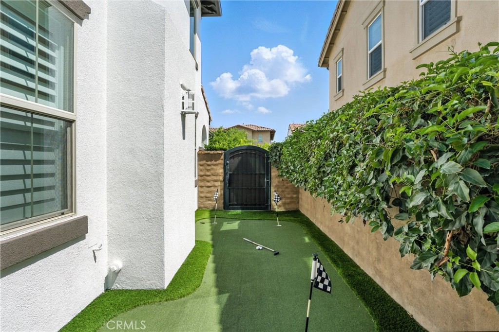 https://media.crmls.org/medias/4dfa16ab-5352-4289-9e5e-57a11eb5bb0c.jpg?preset=X-Large