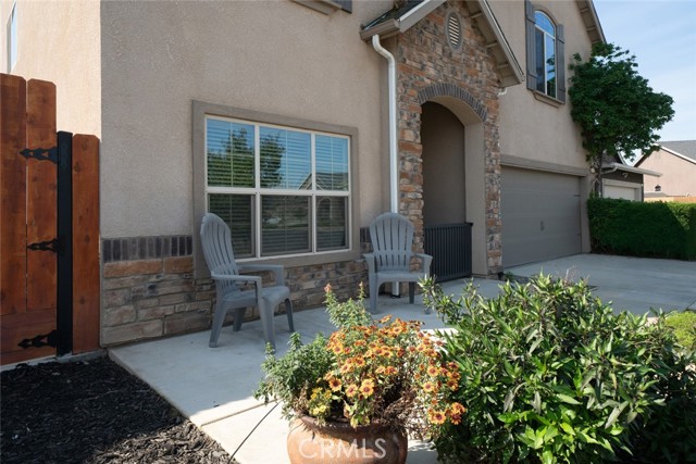 Detail Gallery Image 3 of 38 For 2027 W Babcock, Visalia,  CA 93291 - 4 Beds | 2/1 Baths