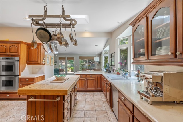 Detail Gallery Image 16 of 33 For 3818 Hayvenhurst Ave, Encino,  CA 91436 - 4 Beds | 3 Baths