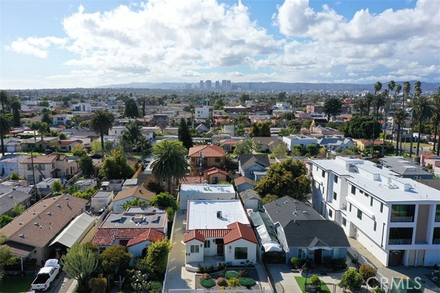 2131 2133 S Cloverdale Avenue, Los Angeles CA: https://media.crmls.org/medias/4dfb3d6f-1060-479d-9a62-a4f87f4242c1.jpg