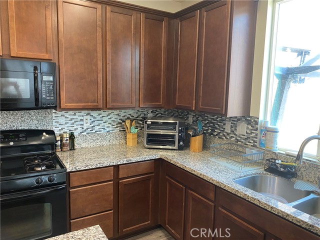 17620 Comfrey Drive, San Bernardino CA: https://media.crmls.org/medias/4dfca0fc-de94-47e0-bc2e-9db11667dfe4.jpg