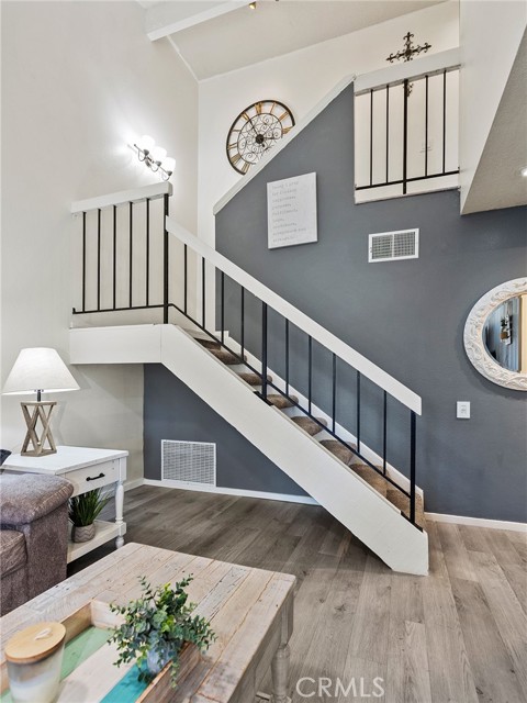 Detail Gallery Image 13 of 41 For 24637 Trevino Dr, Valencia,  CA 91355 - 3 Beds | 2/1 Baths