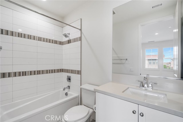 Detail Gallery Image 30 of 40 For 214 Parkwood, Irvine,  CA 92620 - 5 Beds | 5/1 Baths