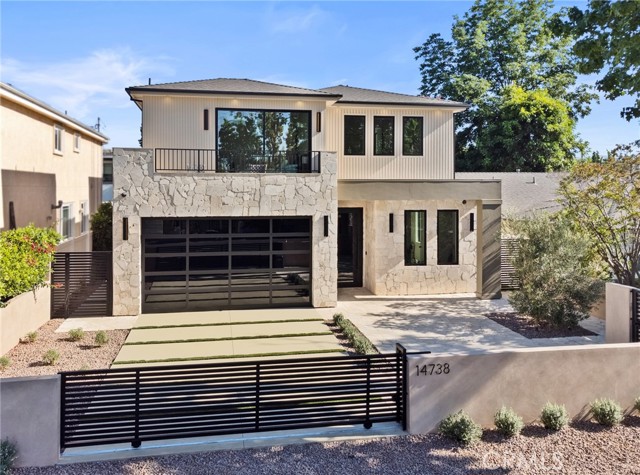 Detail Gallery Image 5 of 75 For 14738 Otsego St, Sherman Oaks,  CA 91403 - 5 Beds | 5/1 Baths