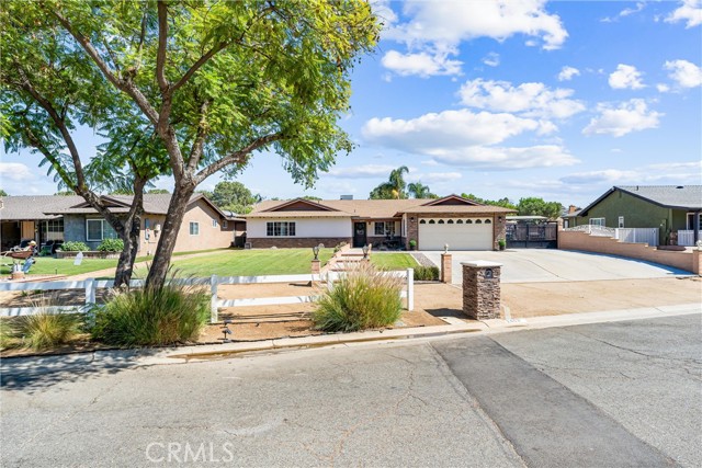 Detail Gallery Image 1 of 1 For 2453 Bronco Lane, Norco,  CA 92860 - 4 Beds | 2 Baths