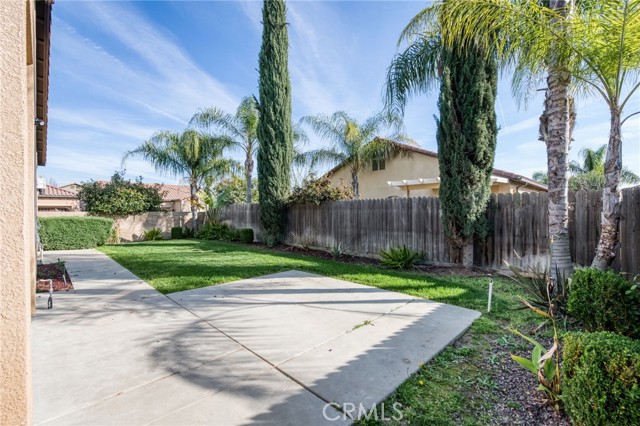 Detail Gallery Image 4 of 44 For 1563 E via Mirasol, Fresno,  CA 93730 - 4 Beds | 3 Baths