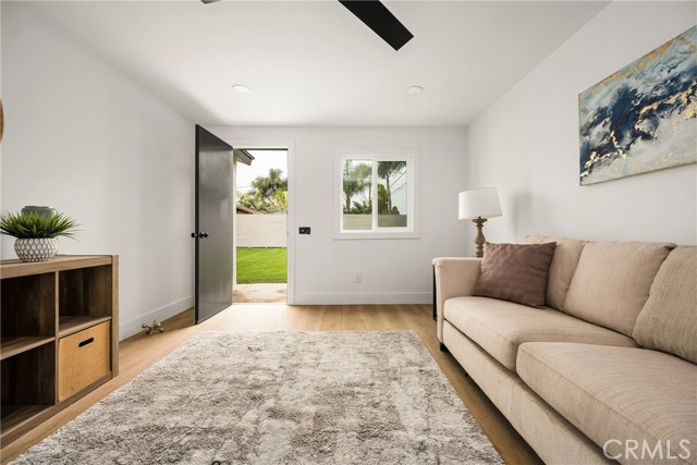 5161 E 27th Street, Long Beach CA: https://media.crmls.org/medias/4dfd7742-e2b3-42b8-a187-3717a4227d88.jpg