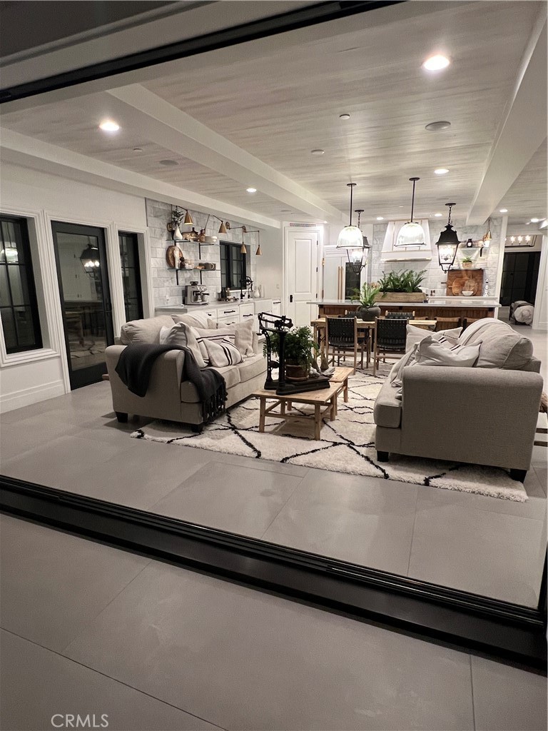 1173 Norwich Ln., Ventura, CA 93001