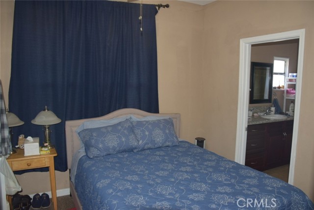 1935 Maine Avenue, Long Beach CA: https://media.crmls.org/medias/4e01597f-8d57-40ff-b058-0239c5a940ad.jpg