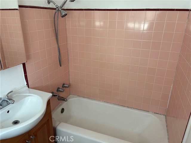 21006 Henrietta, Torrance CA: https://media.crmls.org/medias/4e01fd9d-aa26-48bc-b222-dc4c33cfb8ff.jpg