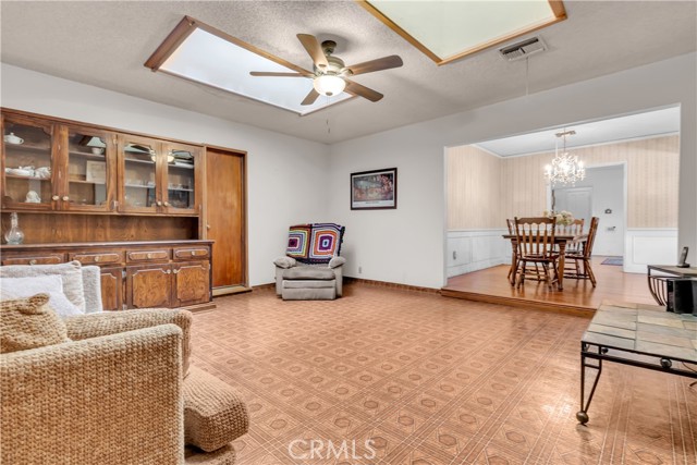 Detail Gallery Image 17 of 50 For 9415 Annetta, South Gate,  CA 90280 - 3 Beds | 3 Baths