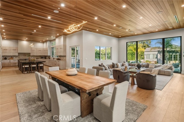 Detail Gallery Image 16 of 56 For 20511 Wells Dr, Woodland Hills,  CA 91364 - 6 Beds | 6/1 Baths