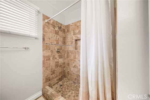 22353 Roscoe Boulevard, West Hills CA: https://media.crmls.org/medias/4e031303-8b72-470e-af17-6b41d378e81d.jpg