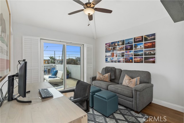 117 Alabama Street, Huntington Beach CA: https://media.crmls.org/medias/4e033ffe-8bfc-4218-a6c0-faf7a9ce584e.jpg