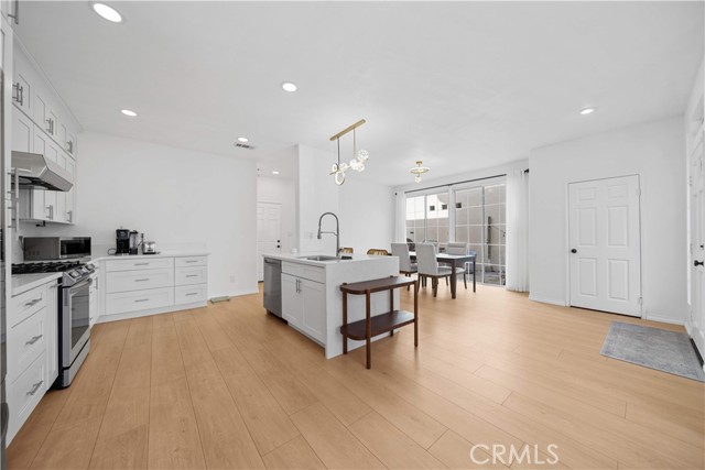 Detail Gallery Image 13 of 38 For 13050 Arborwalk Ln, Tustin,  CA 92782 - 3 Beds | 2/1 Baths