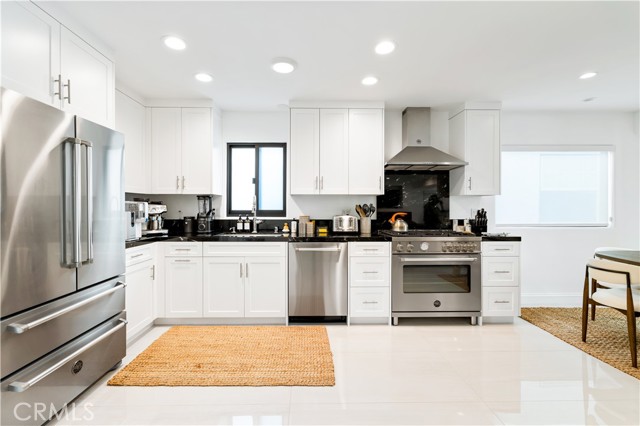 Detail Gallery Image 4 of 45 For 707 Begonia Ave, Corona Del Mar,  CA 92625 - 5 Beds | 5/1 Baths