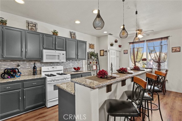 Detail Gallery Image 3 of 37 For 35790 Crest Meadow, Wildomar,  CA 92595 - 4 Beds | 3 Baths