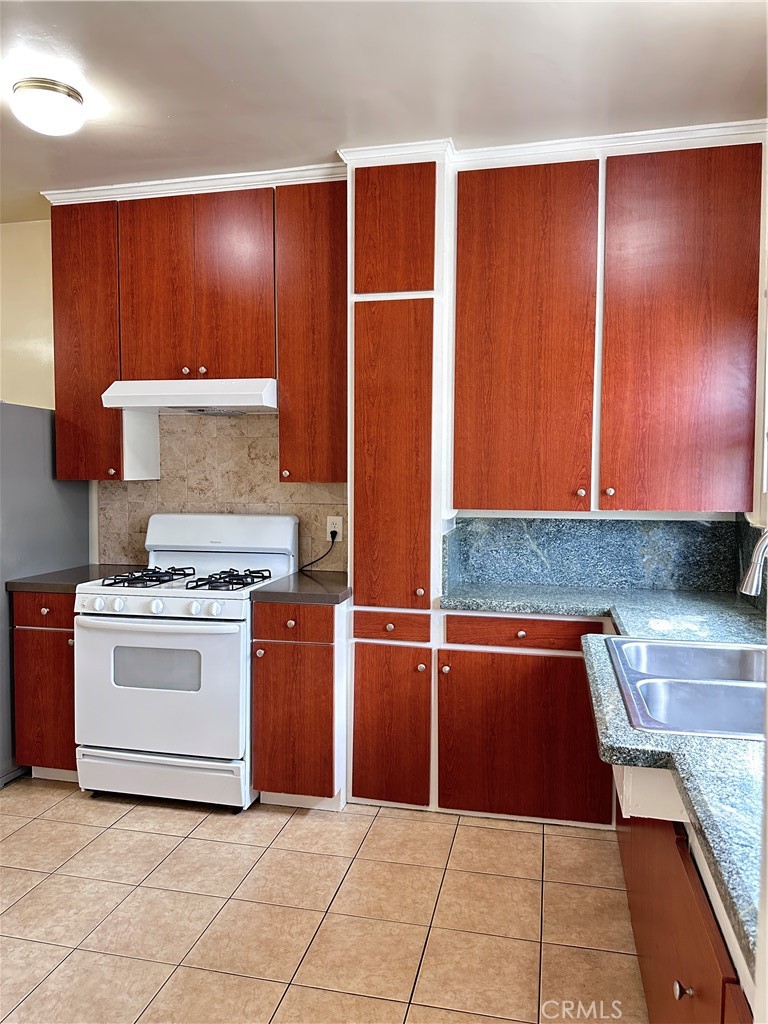 https://media.crmls.org/medias/4e040610-6daf-4717-8f70-647add0c37a1.jpg?preset=X-Large