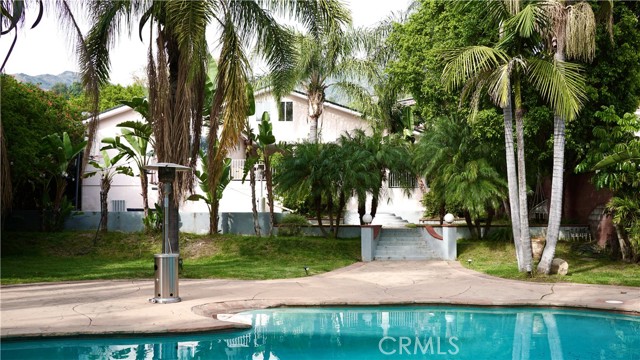 925 Sherlock Dr, Burbank CA: https://media.crmls.org/medias/4e04a09d-cb7c-4261-80f0-02551f91d24b.jpg