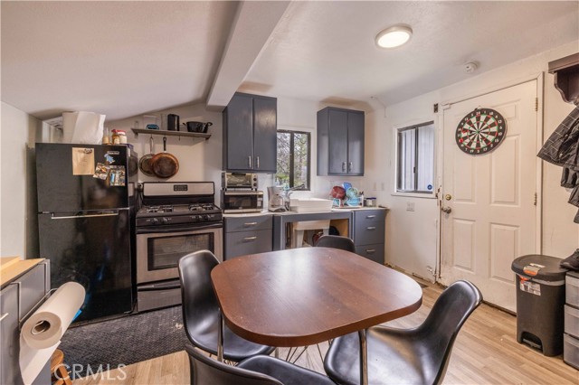 Detail Gallery Image 24 of 33 For 863 Ford Ln, Big Bear Lake,  CA 92315 - 4 Beds | 3/1 Baths