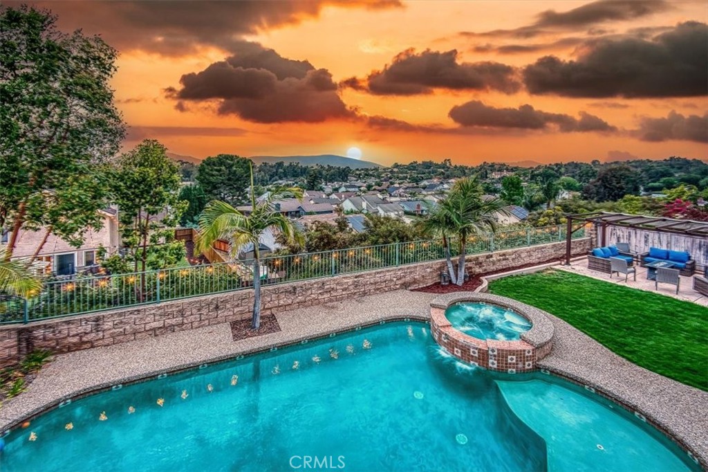 https://media.crmls.org/medias/4e070074-5cd7-4566-9a03-834196695643.jpg?preset=X-Large