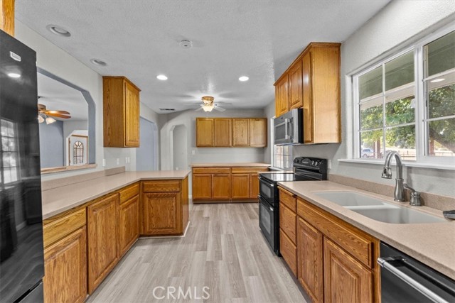 Detail Gallery Image 11 of 42 For 22132 Los Robles Way, Palo Cedro,  CA 96073 - 3 Beds | 2 Baths