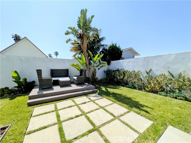 Detail Gallery Image 29 of 34 For 20291 Bancroft Cir, Huntington Beach,  CA 92646 - 4 Beds | 2/1 Baths