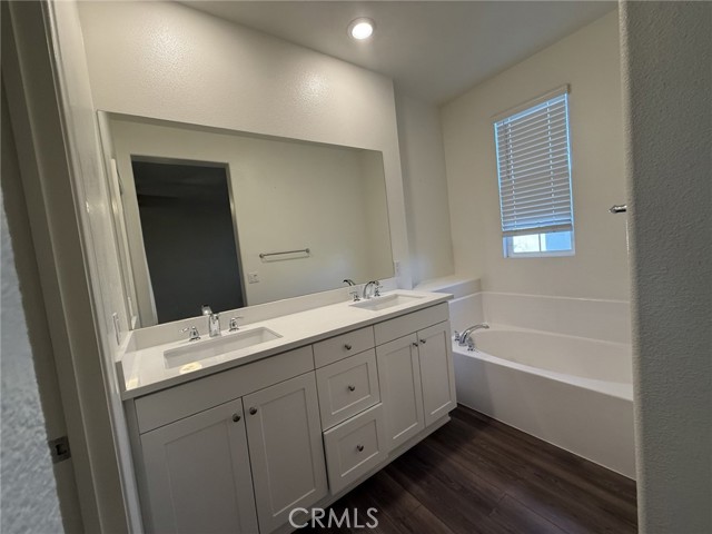 14527 Sienna Place, Eastvale CA: https://media.crmls.org/medias/4e080c7e-f5e3-4574-a809-b6a8dea6c293.jpg