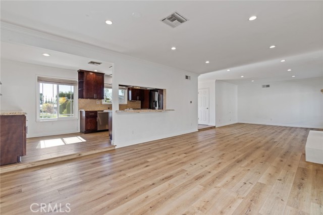 Detail Gallery Image 9 of 62 For 10215 Casaba, Chatsworth,  CA 91311 - 5 Beds | 3/1 Baths