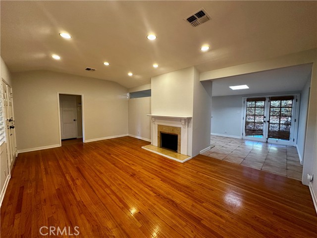 Detail Gallery Image 6 of 36 For 11741 Otsego St, Valley Village,  CA 91607 - 4 Beds | 2/1 Baths