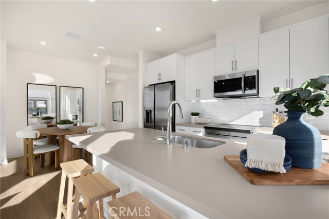 Detail Gallery Image 13 of 62 For 109 S Laxore St #306,  Anaheim,  CA 92804 - 2 Beds | 2/1 Baths