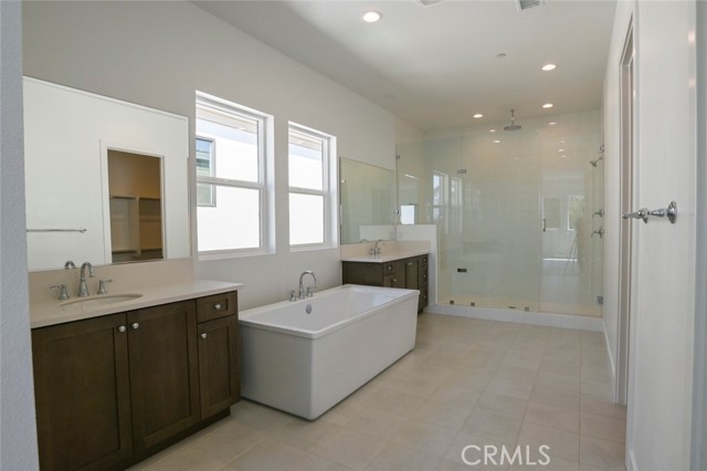 Detail Gallery Image 28 of 65 For 20552 Edgewood Ct, Chatsworth,  CA 91311 - 5 Beds | 5/1 Baths