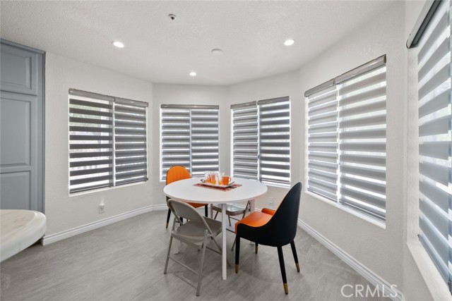 Detail Gallery Image 11 of 41 For 31373 Angeles Forest, Palmdale,  CA 93550 - 4 Beds | 3 Baths