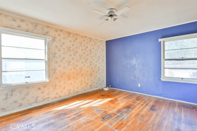 555 S Center St., Redlands CA: https://media.crmls.org/medias/4e09a6e9-da7a-42d5-af2c-fc24327c53fe.jpg