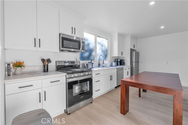 Detail Gallery Image 18 of 36 For 3115 Arvia St 1b,  Los Angeles,  CA 90065 - 5 Beds | 2 Baths