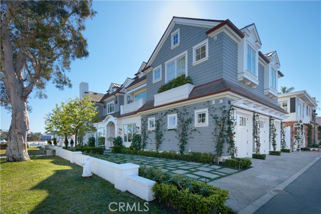 Detail Gallery Image 32 of 55 For 14 Beacon Bay, Newport Beach,  CA 92660 - 4 Beds | 4/1 Baths