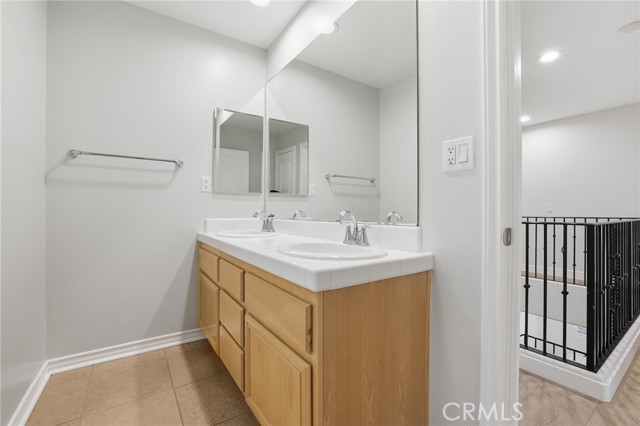 Detail Gallery Image 34 of 46 For 8220 Chamberlain, Reseda,  CA 91335 - 4 Beds | 3 Baths