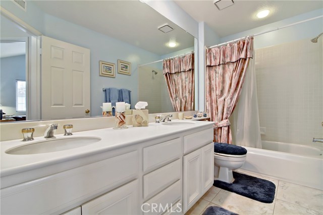 Guest bath with double sinks and lots of room. Shower/tub combo too!