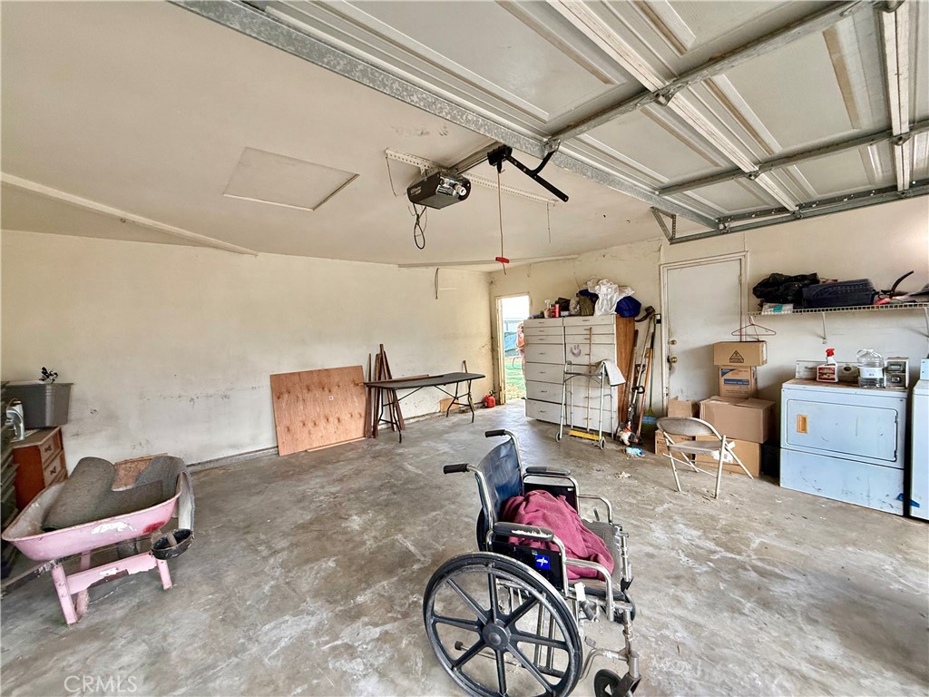 https://media.crmls.org/medias/4e0f7c7d-7272-409b-860c-51edef940134.jpg?preset=X-Large