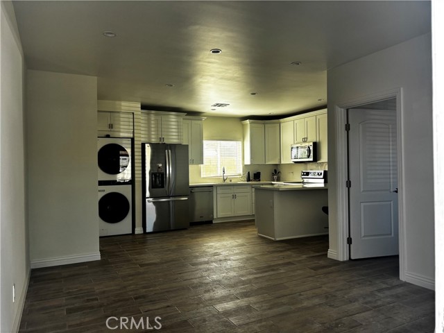 Detail Gallery Image 6 of 23 For 8644 N Corbin Ave #N,  Northridge,  CA 91324 - 3 Beds | 3 Baths