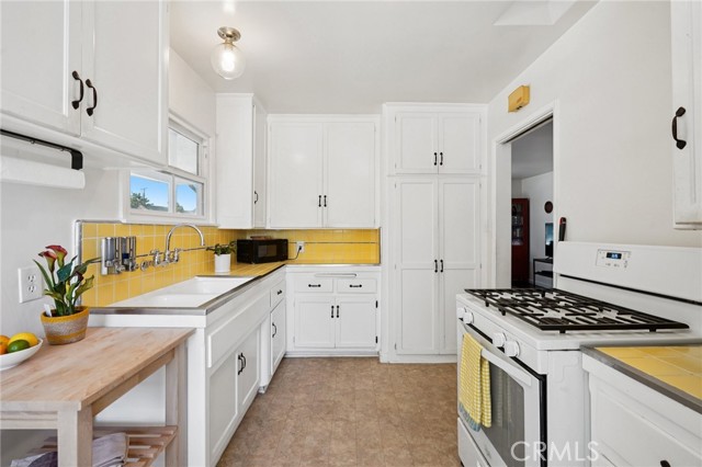3700 W 147th Street, Hawthorne CA: https://media.crmls.org/medias/4e120a46-b356-468c-811a-fe35396ca4ab.jpg