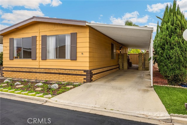2240 Lake Glen Dr, La Habra CA: https://media.crmls.org/medias/4e1262db-64a2-478e-b958-d010fdb27848.jpg
