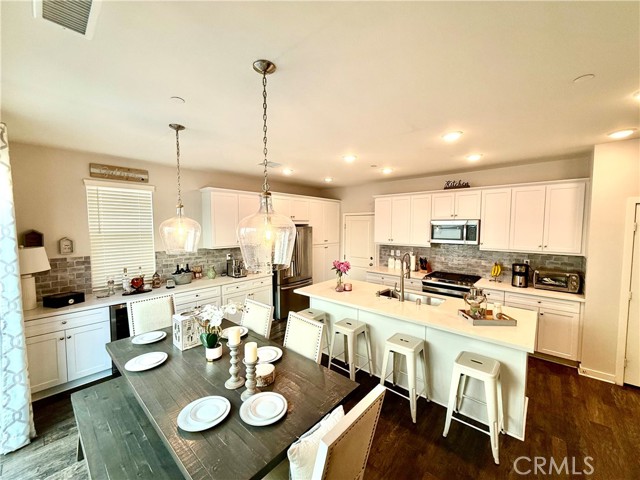 1608 Shaw Place, Upland CA: https://media.crmls.org/medias/4e12cfc3-fc60-459d-b861-a929d5e57617.jpg