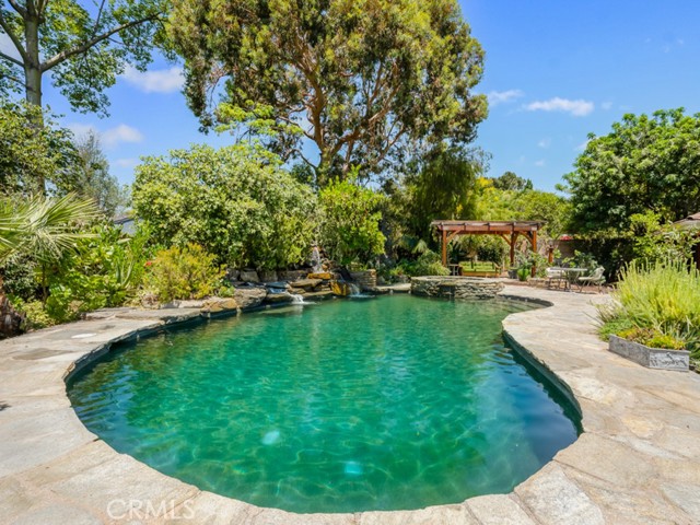 10335 Sylvia Avenue, Porter Ranch CA: https://media.crmls.org/medias/4e132cc4-2c7a-4715-8220-aca997406872.jpg