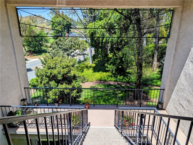 5499 Paseo Del Lago W, Laguna Woods CA: https://media.crmls.org/medias/4e14a88b-7ddc-4980-8d04-1f01ba754b1d.jpg