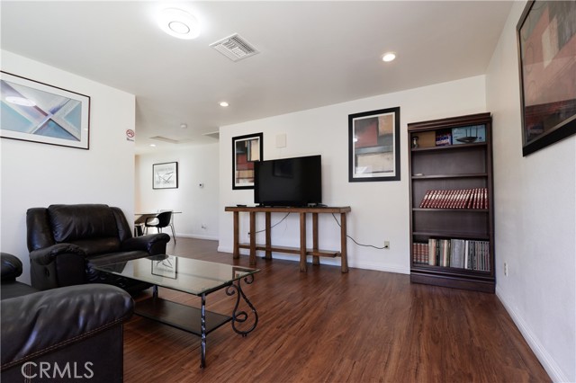 7712 Young Avenue, Rosemead CA: https://media.crmls.org/medias/4e1509f1-c99c-4f6c-b64a-89b7209e7223.jpg