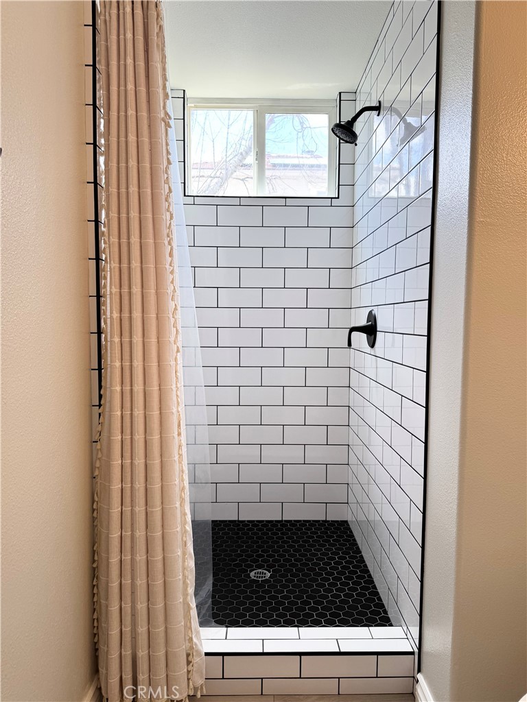 https://media.crmls.org/medias/4e15e5d5-0578-4240-b4be-0c085c1416f2.jpg?preset=X-Large