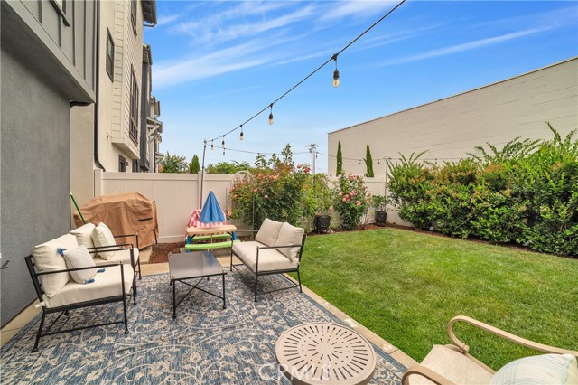 516 Caleigh Lane, Costa Mesa CA: https://media.crmls.org/medias/4e1679cd-f36e-46b6-be3d-d30245164287.jpg