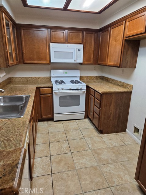 200 E Alessandro Boulevard, Riverside CA: https://media.crmls.org/medias/4e168b59-a5b6-44c6-ad41-b12f975e2102.jpg